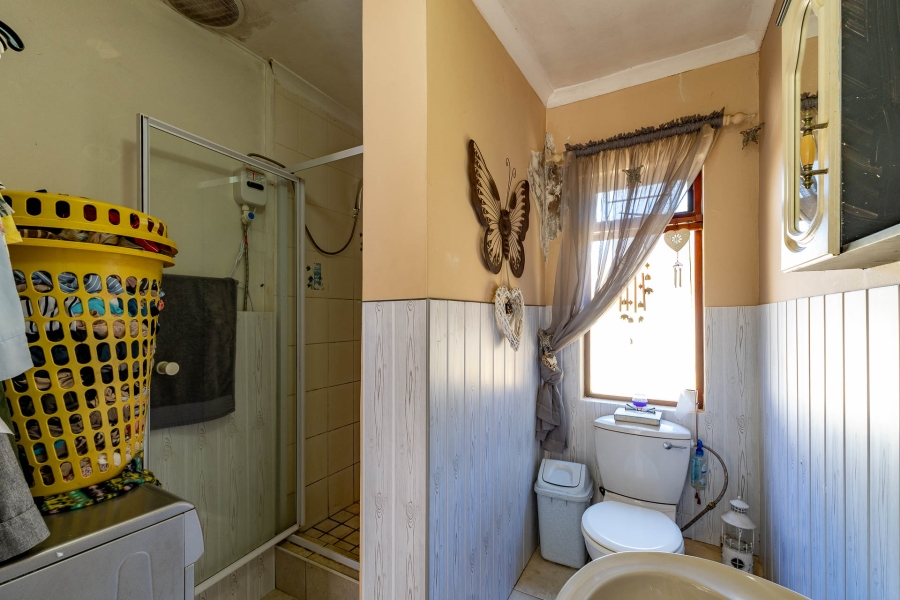 5 Bedroom Property for Sale in Denneoord Western Cape